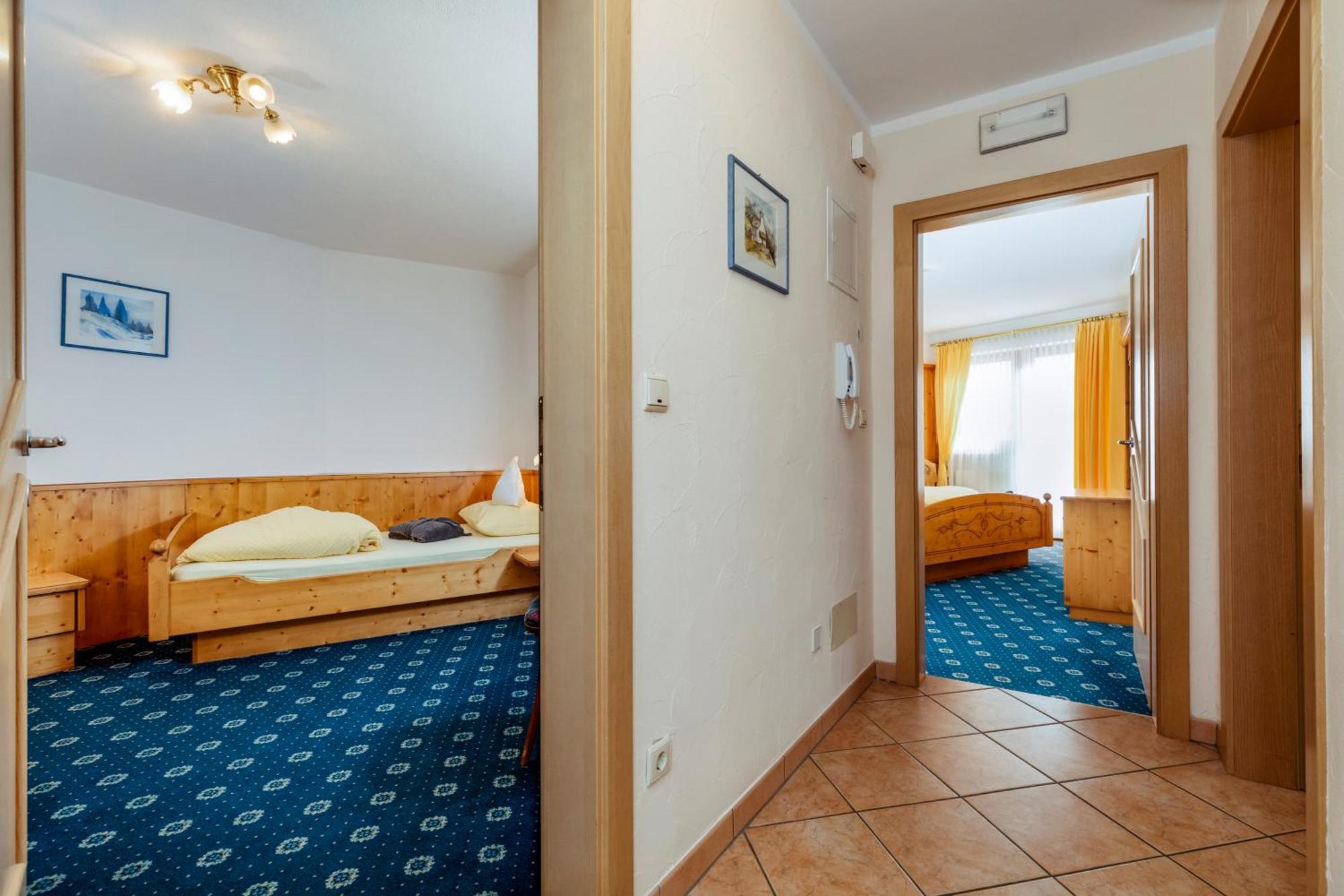 Hotel Kronhof Moos Rum bild