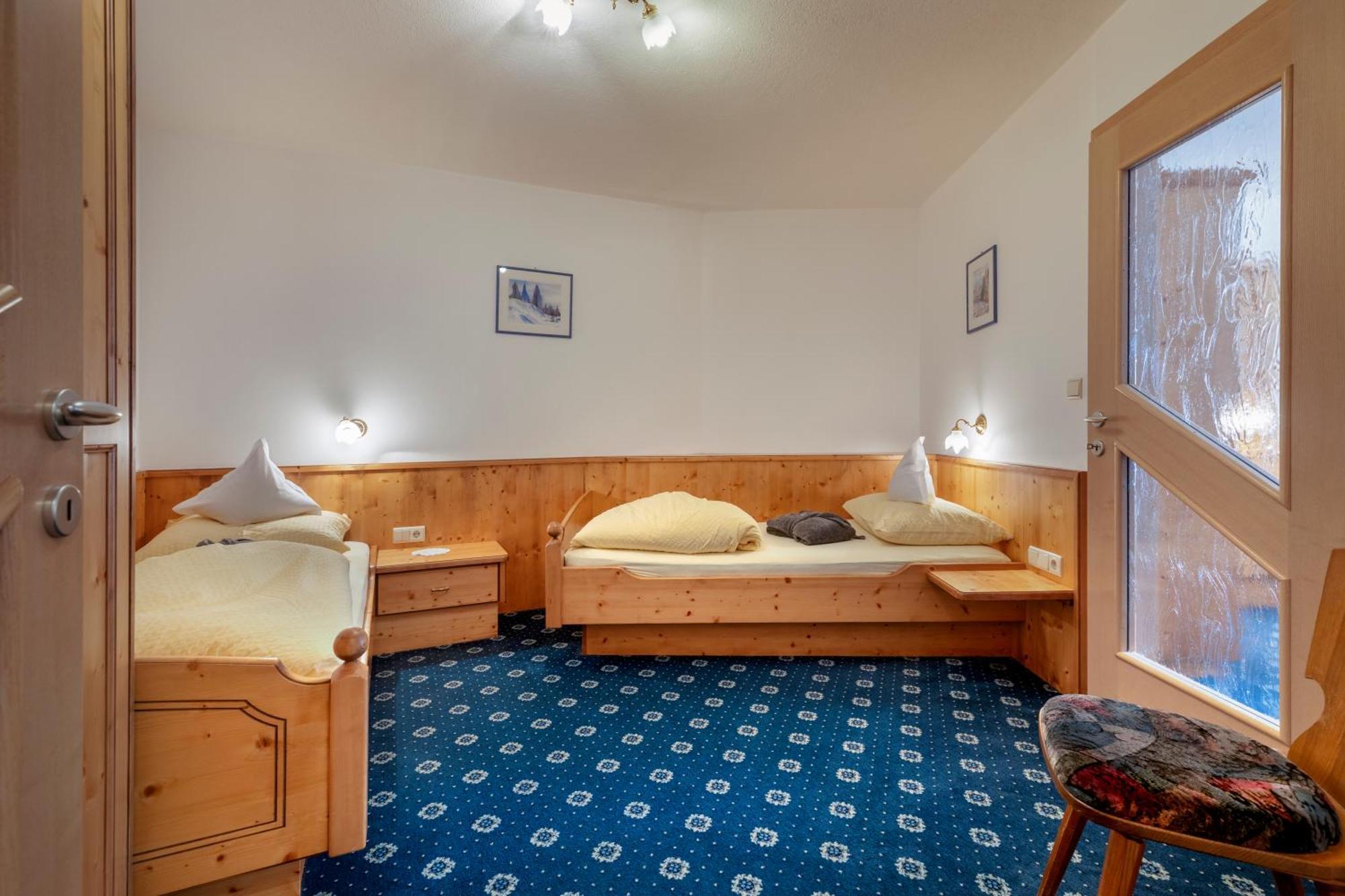 Hotel Kronhof Moos Rum bild