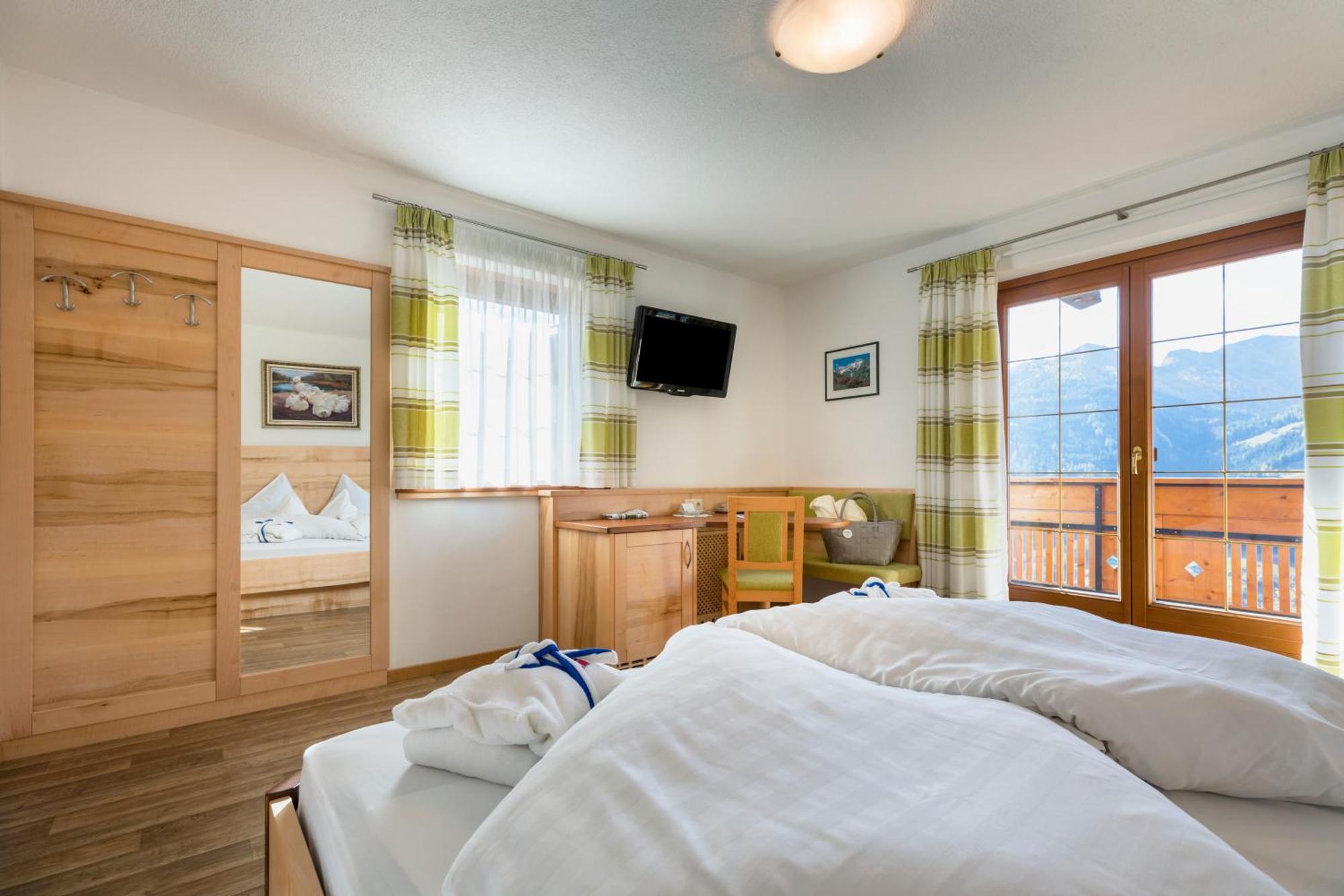 Hotel Kronhof Moos Rum bild