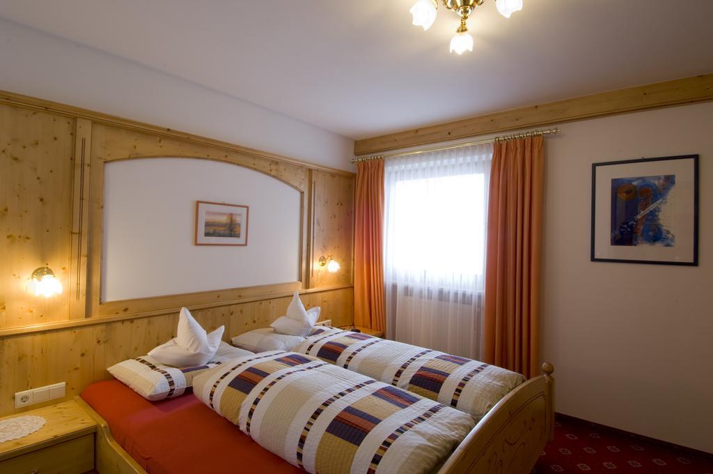 Hotel Kronhof Moos Rum bild